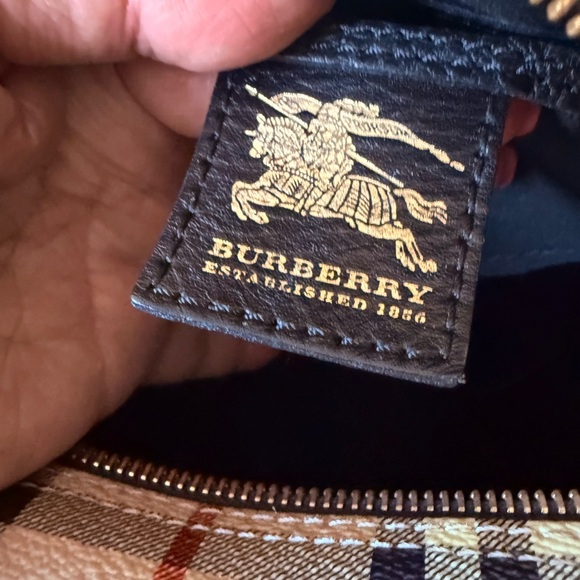 Authentic Burberry Boston Medium Bag. - Picture 7 of 17
